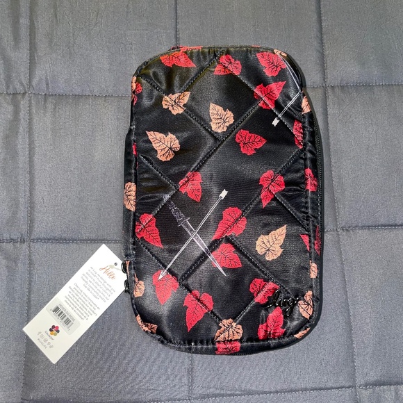 Lug Hover Cosmetic Case Dagger Rose - Picture 1 of 3